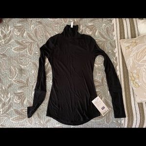 Lululemon NWT Full Day Ahead Turtleneck -XS Black